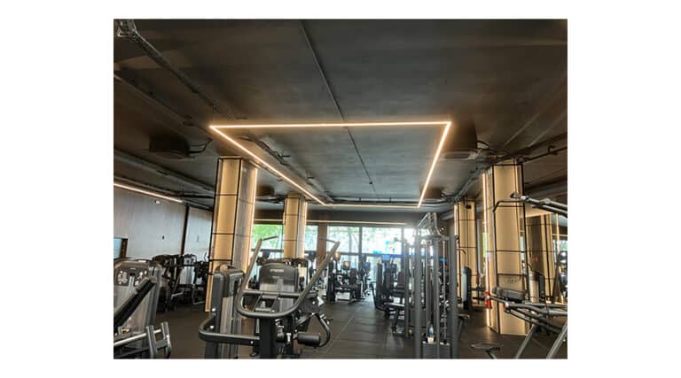 Un sistema VRF con recuperación de calor permite climatizar y producir ACS de forma simultánea en un gimnasio de alta demanda